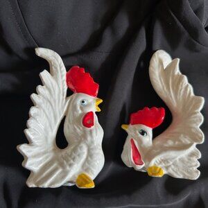vintage artmark chicken rooster salt and pepper shakers white red old kitchen